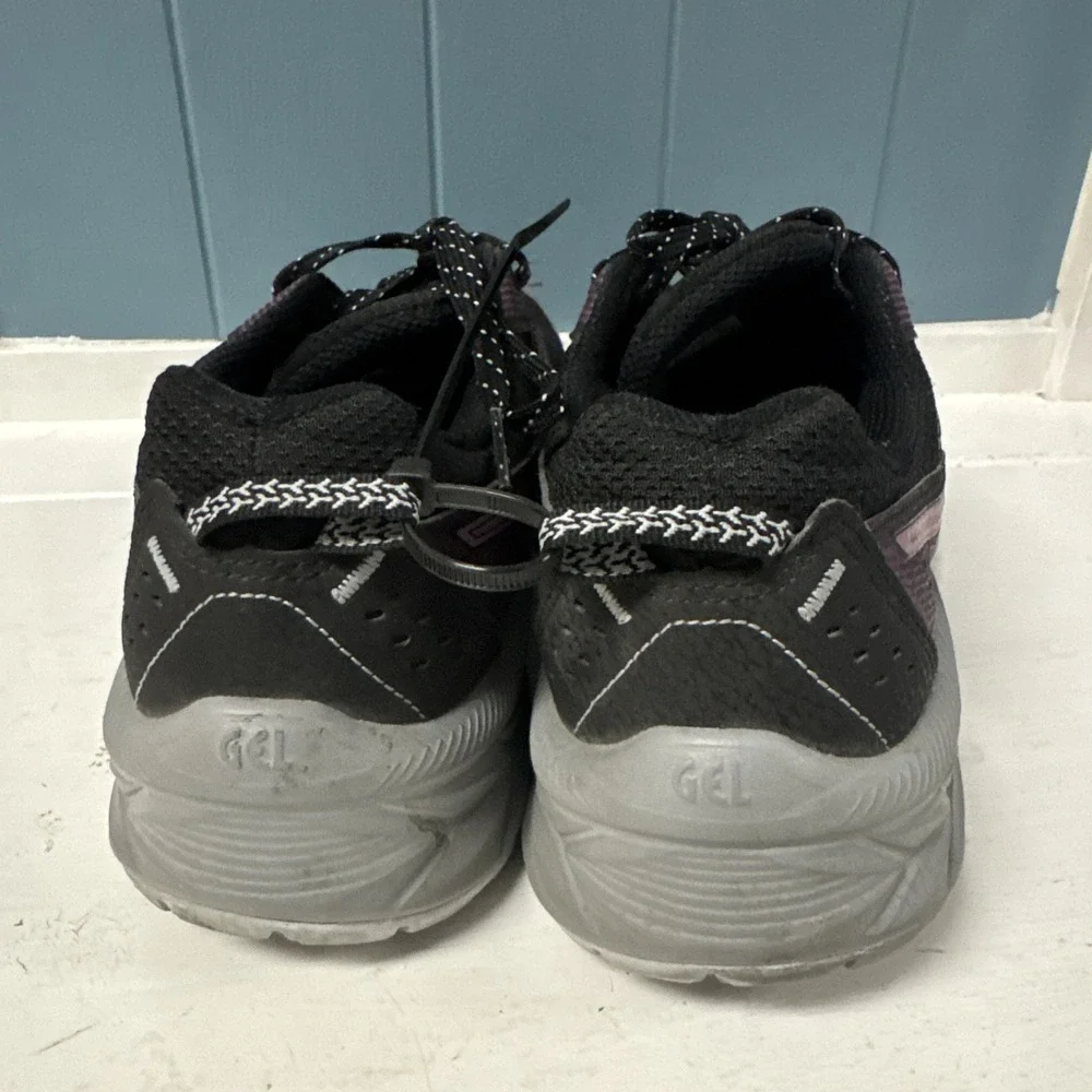 Asics product pair